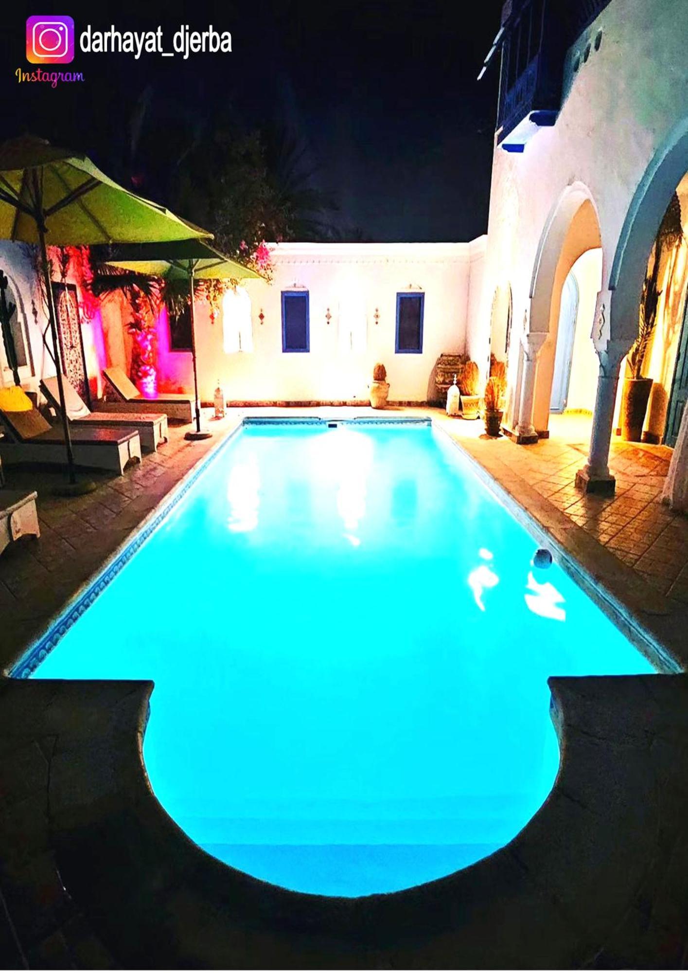 Dar hayat Villa Triffa Luaran gambar