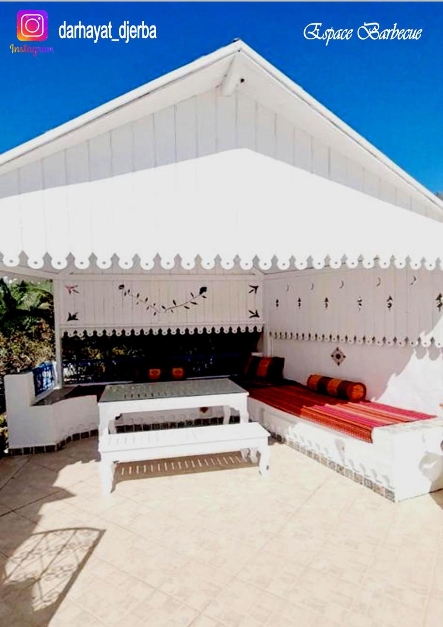 Dar hayat Villa Triffa Luaran gambar