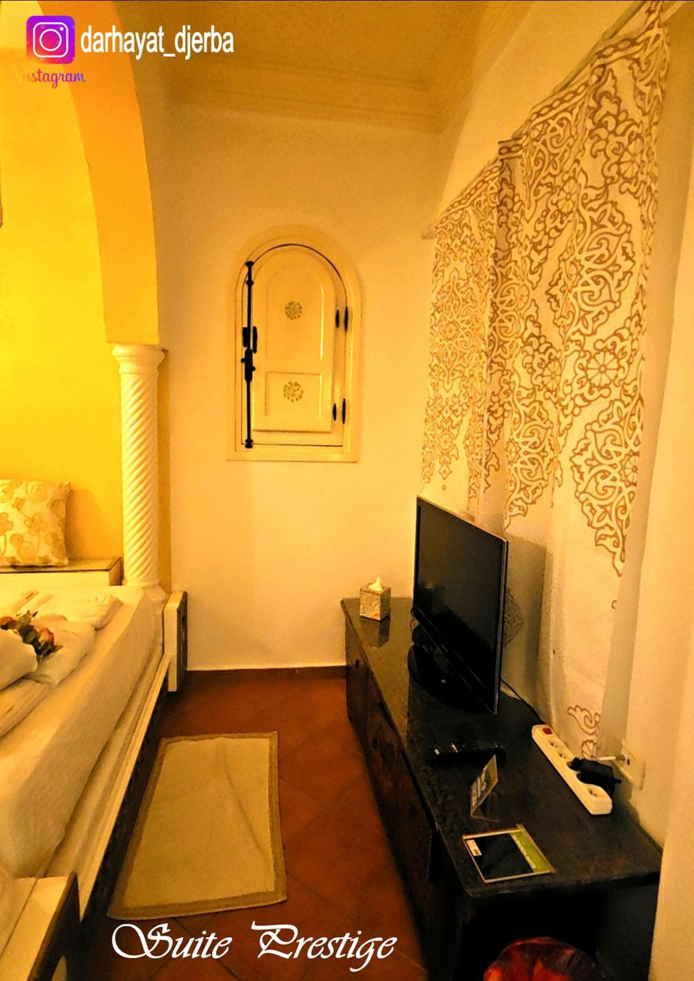 Dar hayat Villa Triffa Luaran gambar