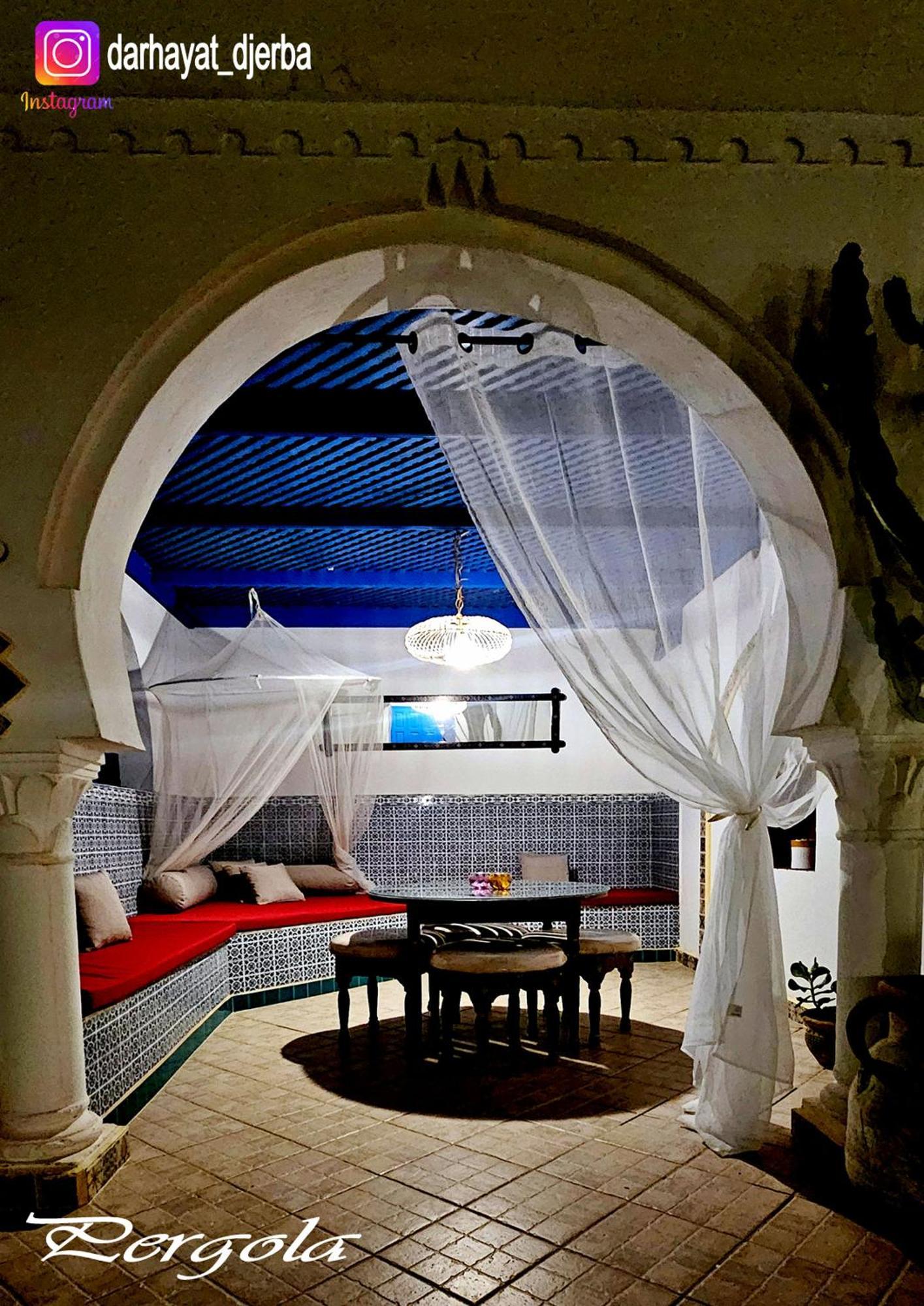 Dar hayat Villa Triffa Luaran gambar